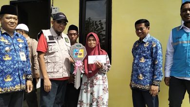 Serahkan Bantuan RTLH Tahun Anggaran 2025, Buoati Sumebep Ingatkan Transparansi dan Tepat Sasaran