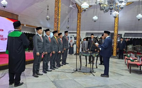 Prosesi pengambilan sumpah dan janji Komisioner KI Sumenep