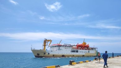 KM Sabuk Nusantara 74 Diduga Utamakan Bongkar Muatan, Penumpang Tujuan Sapeken Terlantar di Batu Guluk