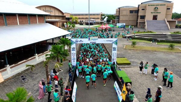 Pelepasan peserta fun run 2026 Uniba Madura