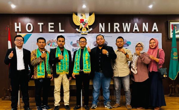 Sekjen DPP APSI bersama pengurus APSI lainnya
