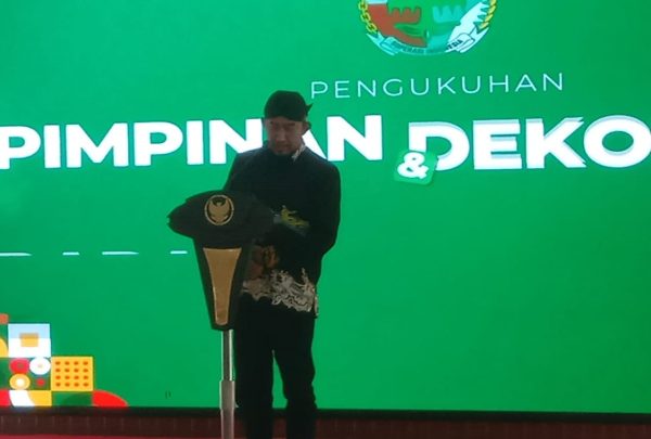 Bupati Sumenep, Achmad Fauzi Wongsojudo saat memberikan sambutan pada acara pelantikan Dekopinda