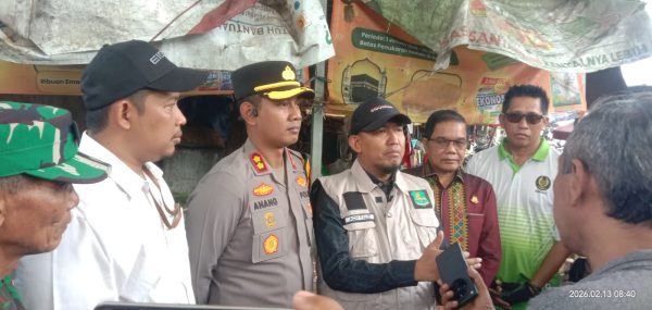 Bupati bersama Forkopimda saat sidak pasar anom