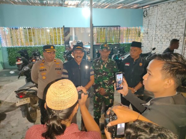 Saat petugas gabungan mendatangi sejumlah kafe dan tempat keramaian