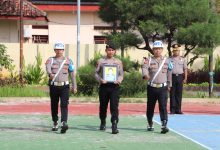 Satu Lapangan, Dua Nasib: Kapolsek Rubaru Naik Pangkat, Aipda Dipecat dalam Upacara Polres Sumenep