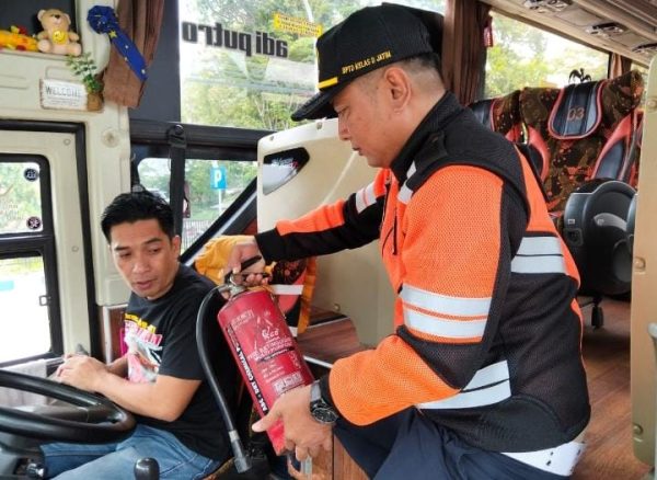 Ram check bus di Terminal Arya Wiraraja
