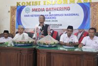 Ketua KI Sumenep, Moh.Rifa'i saat menyampaikan sambutannya di hadapan para Ketua Asosiasi media