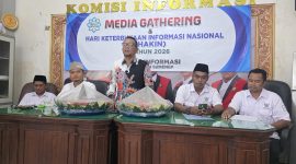 Ketua KI Sumenep, Moh.Rifa'i saat menyampaikan sambutannya di hadapan para Ketua Asosiasi media