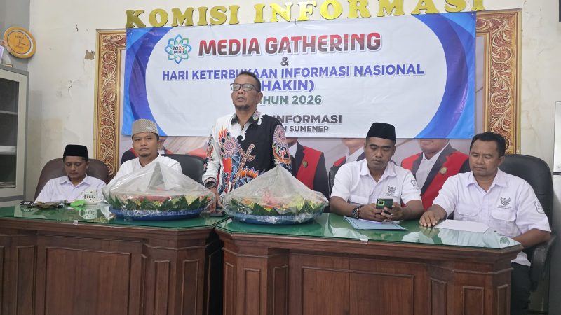 Ketua KI Sumenep, Moh.Rifa'i saat menyampaikan sambutannya di hadapan para Ketua Asosiasi media