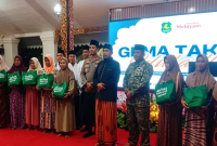 Bupati Sumenep Achmad Fauzi Wongsojudo bersama Forkopimda dan para janda penerima santunan saat gema takbir Iduladha 1447 H di Pendopo Agung Sumenep