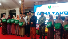 Bupati Sumenep Achmad Fauzi Wongsojudo bersama Forkopimda dan para janda penerima santunan saat gema takbir Iduladha 1447 H di Pendopo Agung Sumenep 
