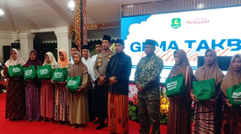 Bupati Sumenep Achmad Fauzi Wongsojudo bersama Forkopimda dan para janda penerima santunan saat gema takbir Iduladha 1447 H di Pendopo Agung Sumenep 