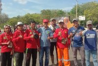 Kepala DLH Sumenep Anwar Syahroni Yusuf bersama staf nya