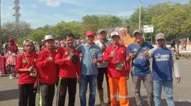 Kepala DLH Sumenep Anwar Syahroni Yusuf bersama staf nya