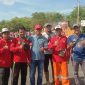Kepala DLH Sumenep Anwar Syahroni Yusuf bersama staf nya