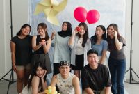 Lewat tugas akhir mereka, Bella, Tiara, dan Nurhalida mendirikan Monometer Creative,
creative agency yang fokus di industri fashion dan beauty, berbadan hukum PT. Harmoni Kreasi Indonesia