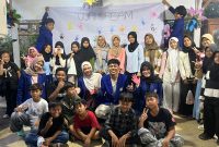 Mahasiswa PPKn UNY saat di rumah baca NgudiKawruh Piyungan