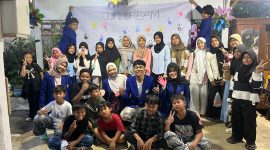 Mahasiswa PPKn UNY saat di rumah baca NgudiKawruh Piyungan