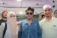 Bos PR DRT Big Family H. Syafwan Wahyudi apit Valen DA7 bersama Istri