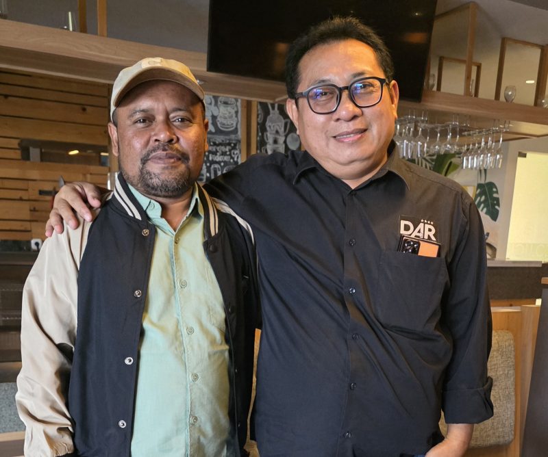 Ketua Umum SMSI Pusat, Firdaus (kanan) bersama Ketua SMSI Sumenep, Wahyudi
