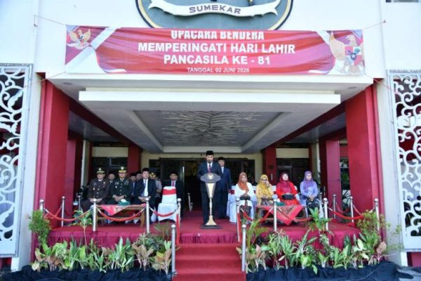 Bupati Sumenep Dr. H. Achmad Fauzi Wongsojudo, saat memimpin upacara Hari Lahir Pancasila