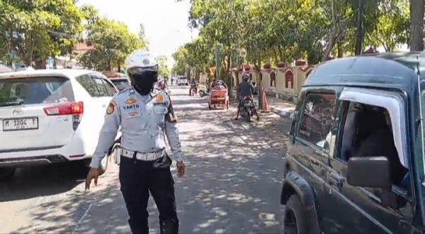 Penertiban parkir liar di depan Kantor Bupati Sumenep 