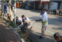 Kegiatan bersih lingkungan Setda Trenggalek