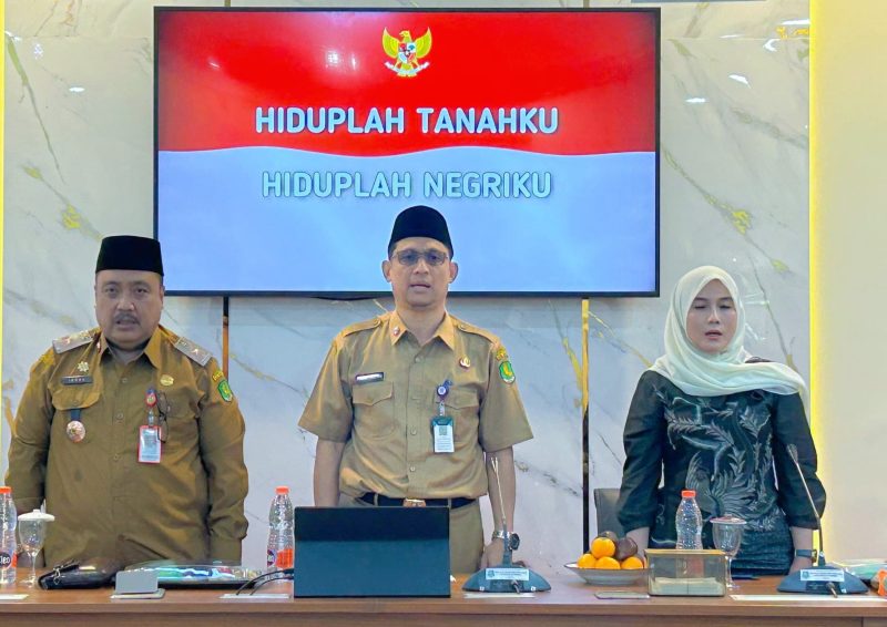 Dari kanan, Sinta Dwi Astari, Dinas PRKPCK Jawa Timur, Sekda Sumenep, Agus Dwi Saputra dan Plt Kadis Perkimhub Sumenep, Achmad Dzulkarnain.