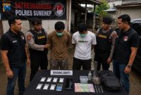Dua terduga pemilik sabu saat di Polres Sumenep 