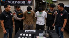 Dua terduga pemilik sabu saat di Polres Sumenep 