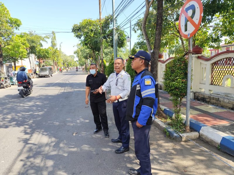 Diperkimhub lakukan sterilisasi parkir liar di area kantor Bupati Sumenep 