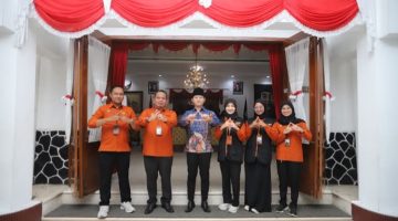 Bupati Trenggalek Mochamad Nur Arifin bersama Badan Pusat Statistik