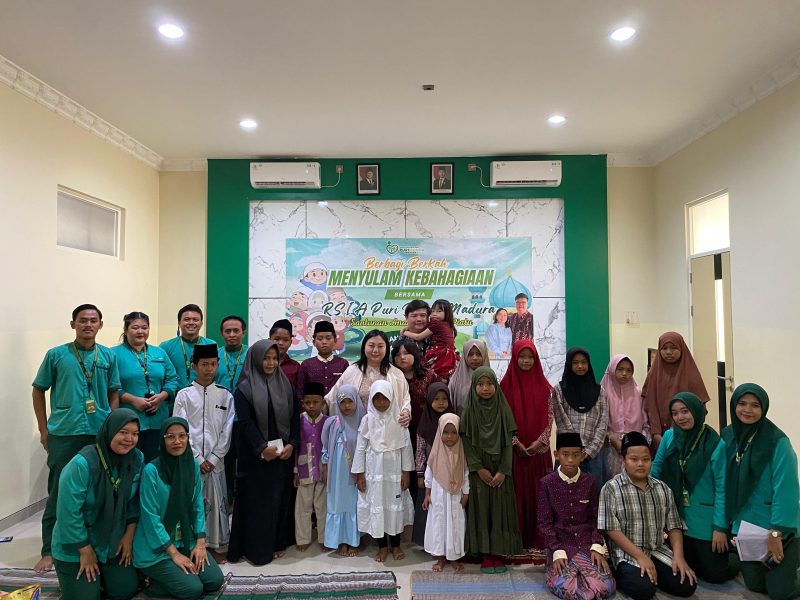 Puluhan anak yatim bersama RSIA Puri Bunda Madura 