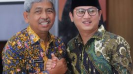 Bupati Trenggalek Moch Nur Arifin (kanan) bersama Sekda Edy Soepriyinto