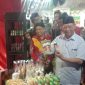 Usai membukan acara, Kepala DKPP Sumenep, Ir. H. Chainur Rasyid meninjau langsung stand UMKM Rubaru Agro Culture Fest 2026