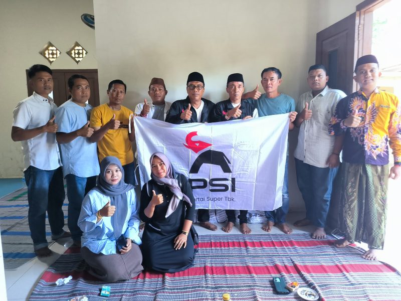 Ketua DPD PSI Sumenep, Djoni Tunaidi bersama Ketua DPC Bluto dan Ranting