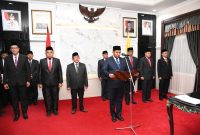 Bupati Sumenep Achmad Fauzi Wongsojudo saat melakukan pelantikan 4 pejabat