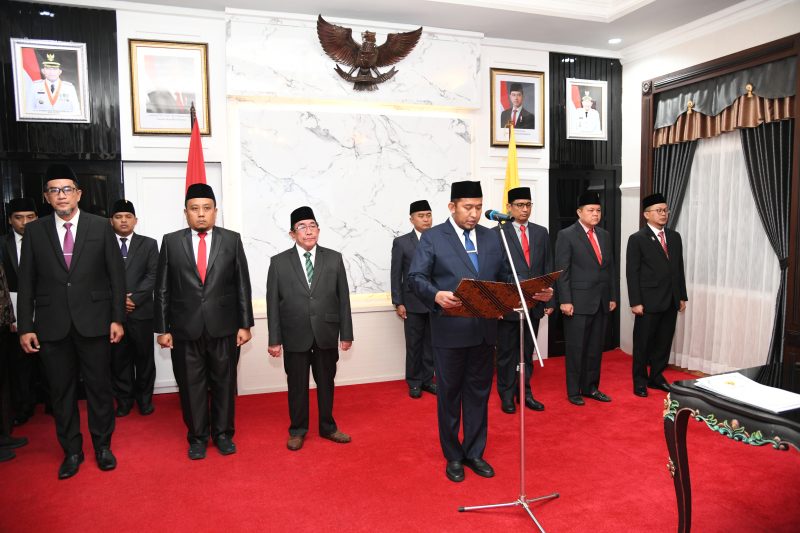 Bupati Sumenep Achmad Fauzi Wongsojudo saat melakukan pelantikan 4 pejabat 