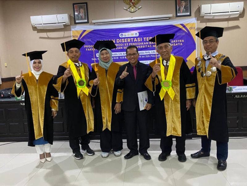 Dr. Rusliy bersama para penguji Unesa