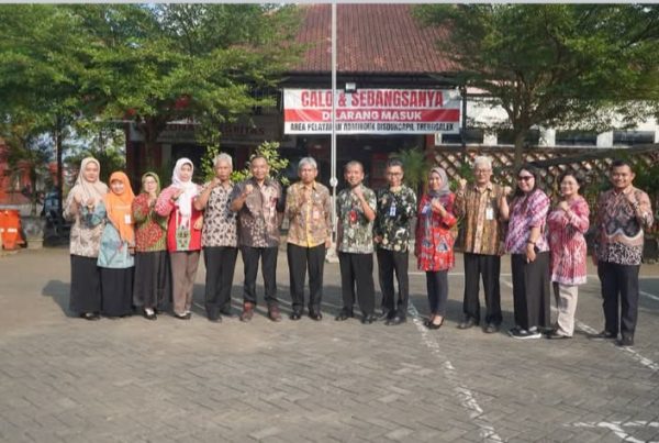 Sekda Edy Soepriyanto Bersama para pejabat/ASN Trenggalek 