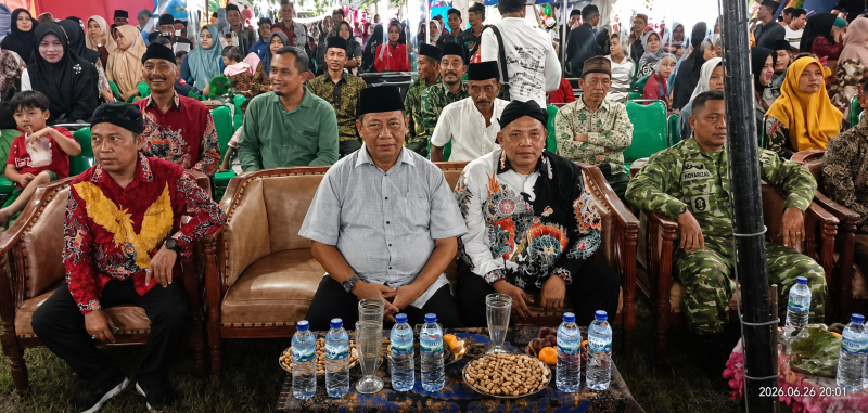 Camat Rubaru, Tabrani (kanan) bersama Kepala DKPP Sumenep Ir. Chainur Rasyid