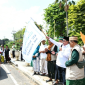 Wabup Sumenep KH Imam Hasyim saat melepas rombongan Jamaah Ittisolana ke Situbondo 