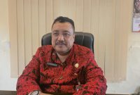 Kepala DPMD Sumenep Drs. Achmad Dzulkarnain  (foto ruang Kepala)