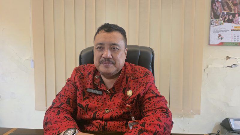 Kepala DPMD Sumenep Drs. Achmad Dzulkarnain  (foto ruang Kepala)
