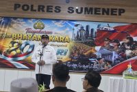 Bupati Sumenep Dr. H. Achmad Fauzi Wongsojudo saat memberikan sambutan dalam acara Tasyakuran Hari Bhayangkara ke-80 di Polres Sumenep 
