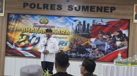 Bupati Sumenep Dr. H. Achmad Fauzi Wongsojudo saat memberikan sambutan dalam acara Tasyakuran Hari Bhayangkara ke-80 di Polres Sumenep 