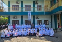 Santriwati IBS PKMKK saat melakukan ta'aruf