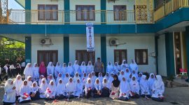 Santriwati IBS PKMKK saat melakukan ta'aruf
