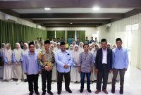 Rektor Universitas Annuqayah, Dr. KH. Moh. Hosnan bersama narasumber dan Kaprodi 