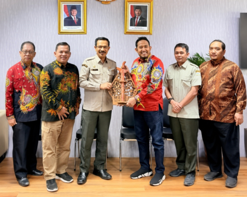 Bupati Sumenep Achmad Fauzi Wongsojudo bersama Kementan RI di Jakarta 